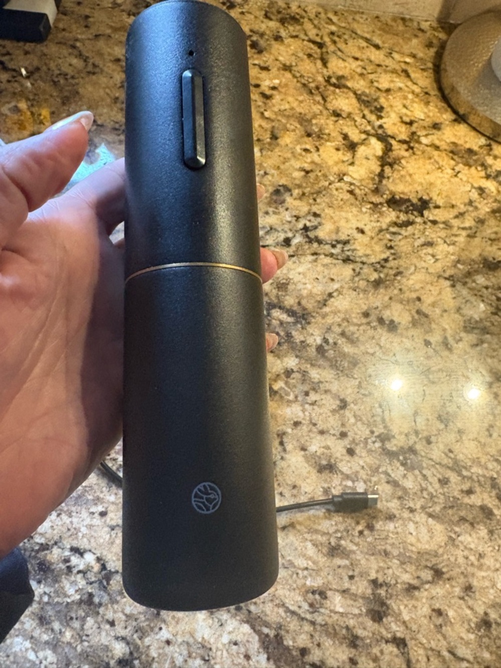 Rabbit Electric Corkscrew - Picture 4 of 10